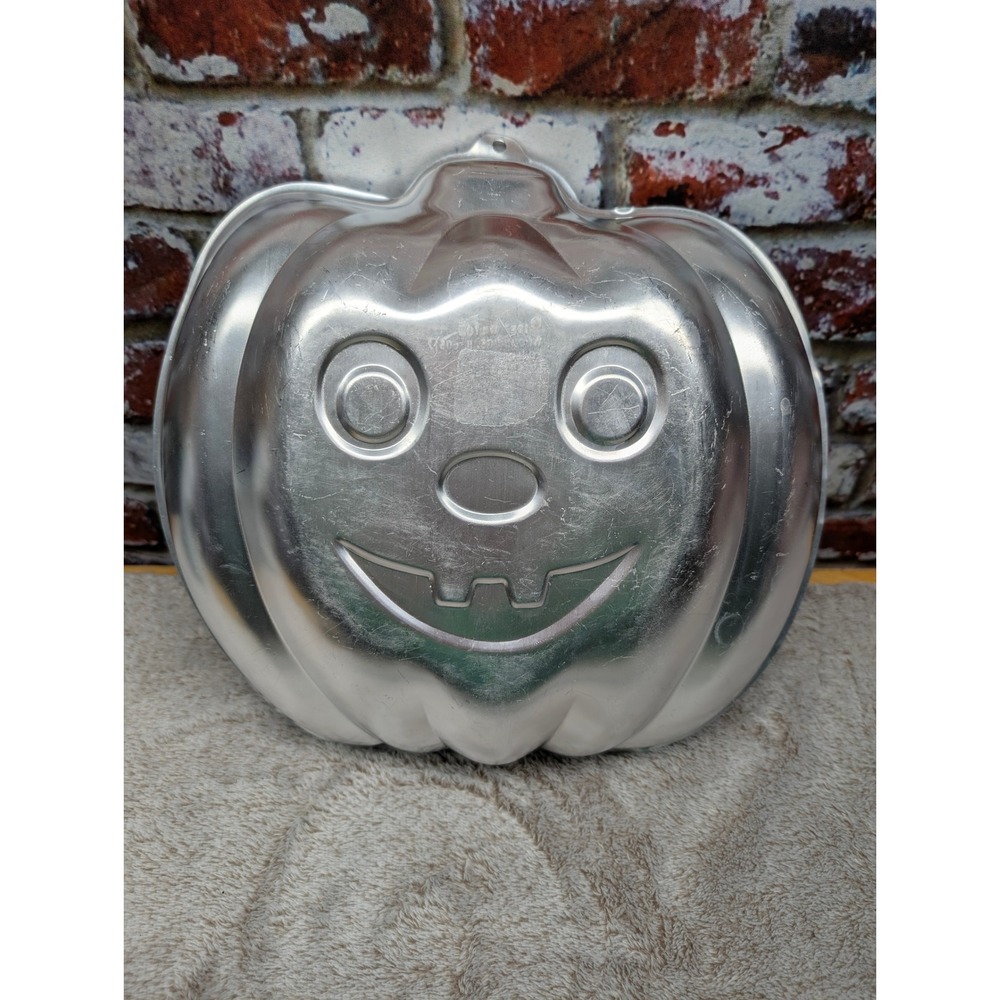 Vintage 1987 Wilton Pumpkin Jack-O-Lantern Aluminum Cake Pan 502-9414 Silver